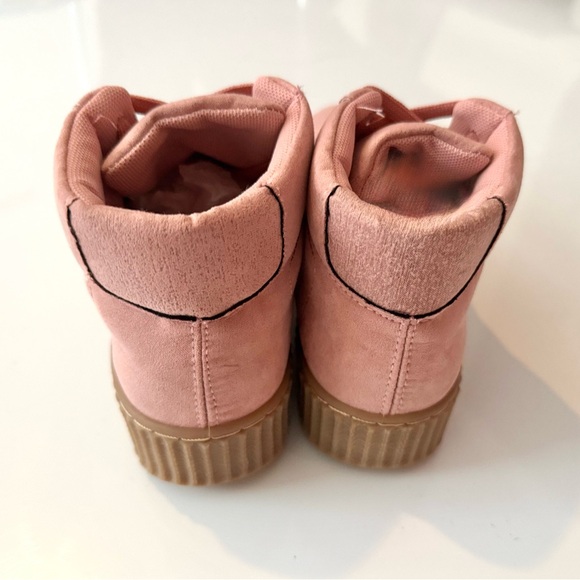 NWOT Qupid Dusty Pink Faux Suede Lace Up High Top Sneakers in Size 6 - Picture 5 of 11